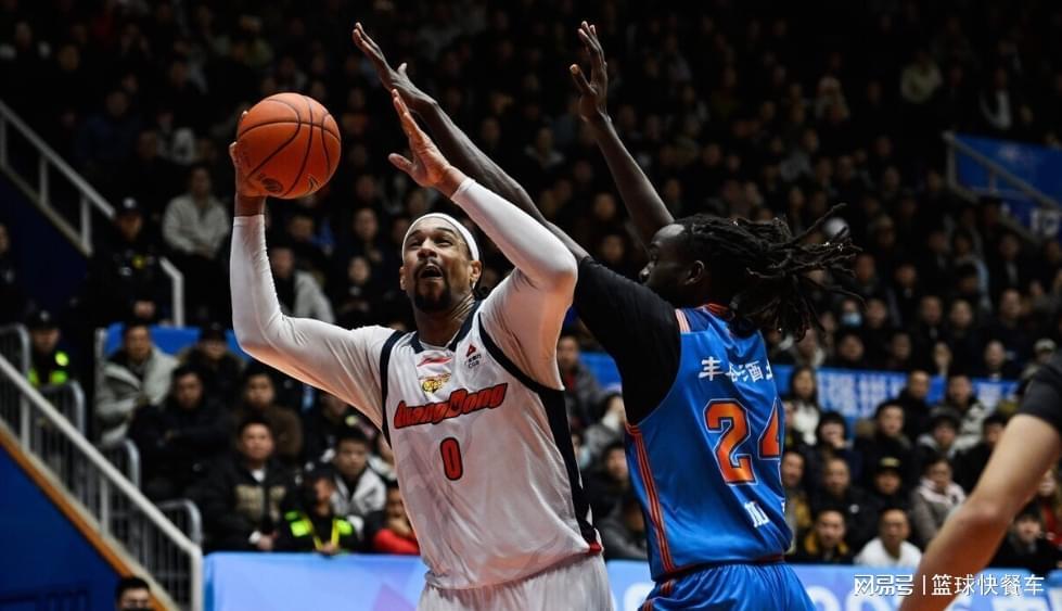 九游登录入口-104比76狂胜28分！广东送辽篮苦主17连败：斩获1000胜杜锋笑了